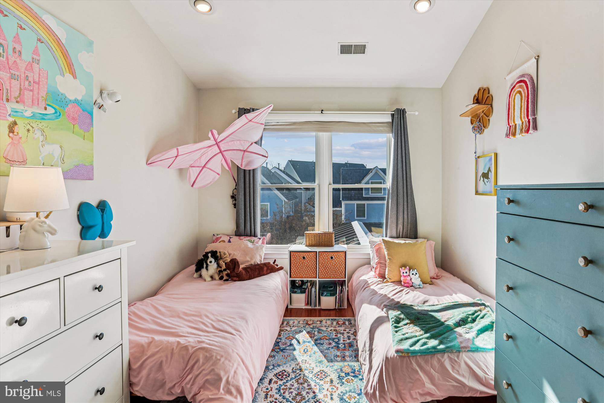 730 Kent Oaks Way Gaithersburg, MD 20878 - Photo 24 of 65 Light-filled second bedroom