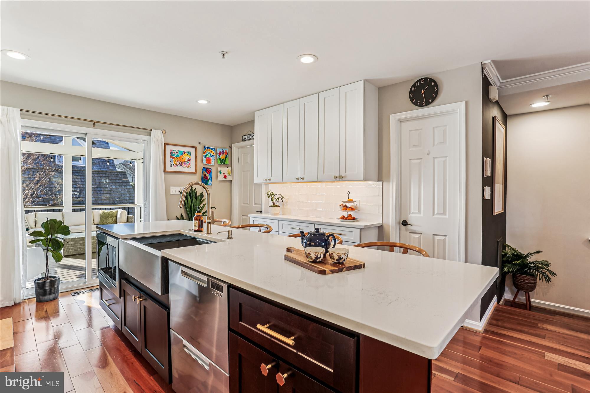 730 Kent Oaks Way Gaithersburg, MD 20878 - Photo 5 of 65 Kitchen with custom cabinetry & stainless applianc