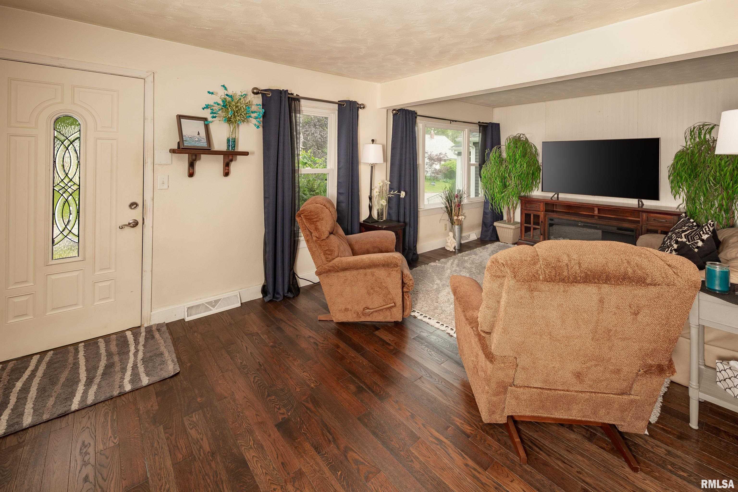 2204 45th Street Rock Island, IL 61201 - Photo 3 of 25