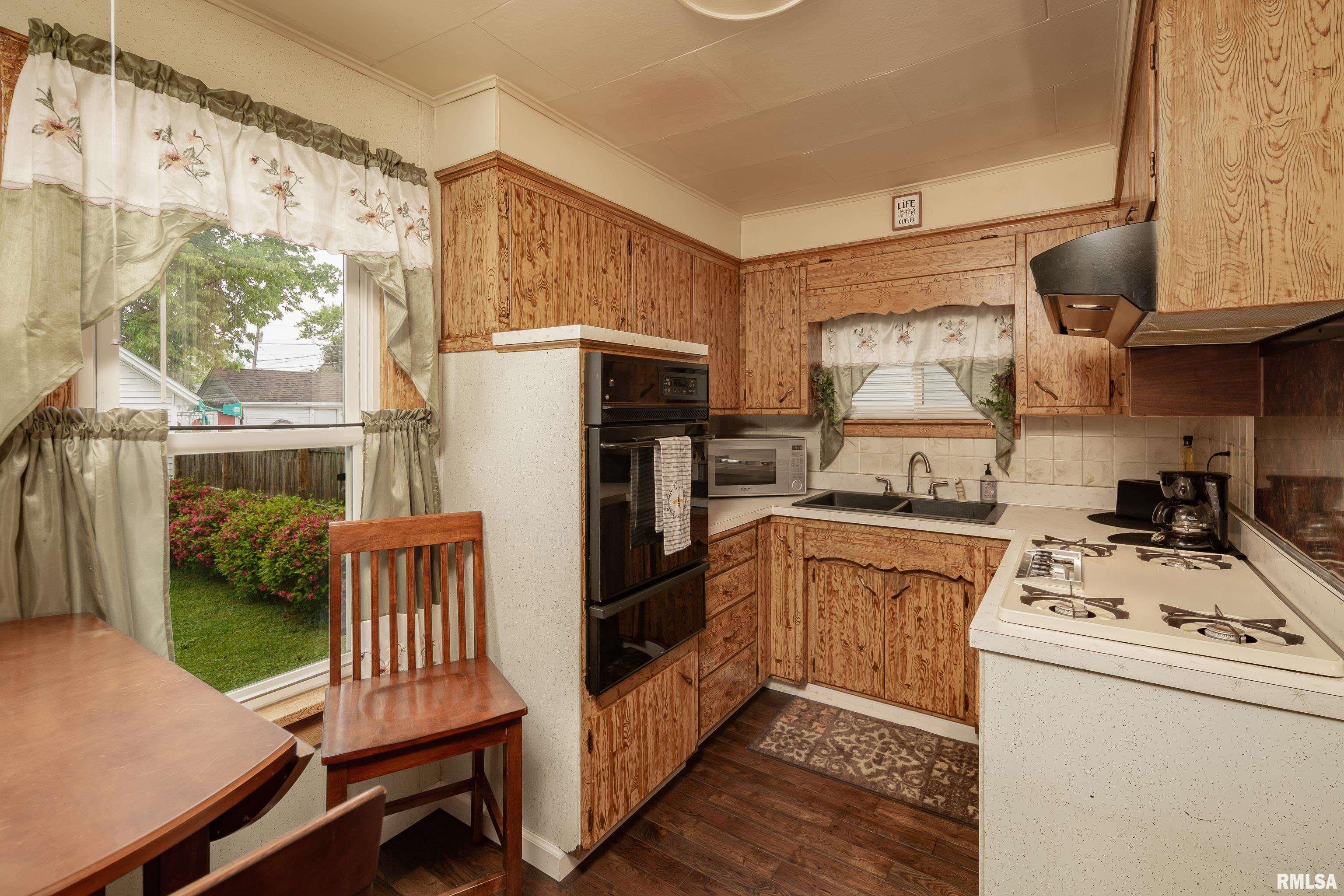 2204 45th Street Rock Island, IL 61201 - Photo 8 of 25