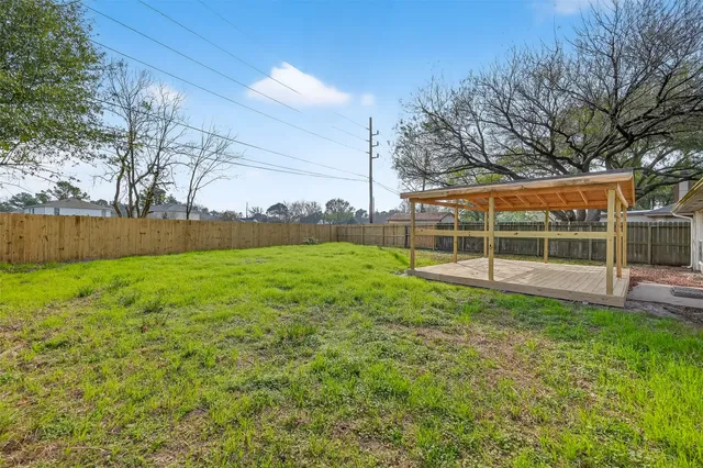 $240,000 | 8622 Sunny Ridge Drive, Houston, TX 77095