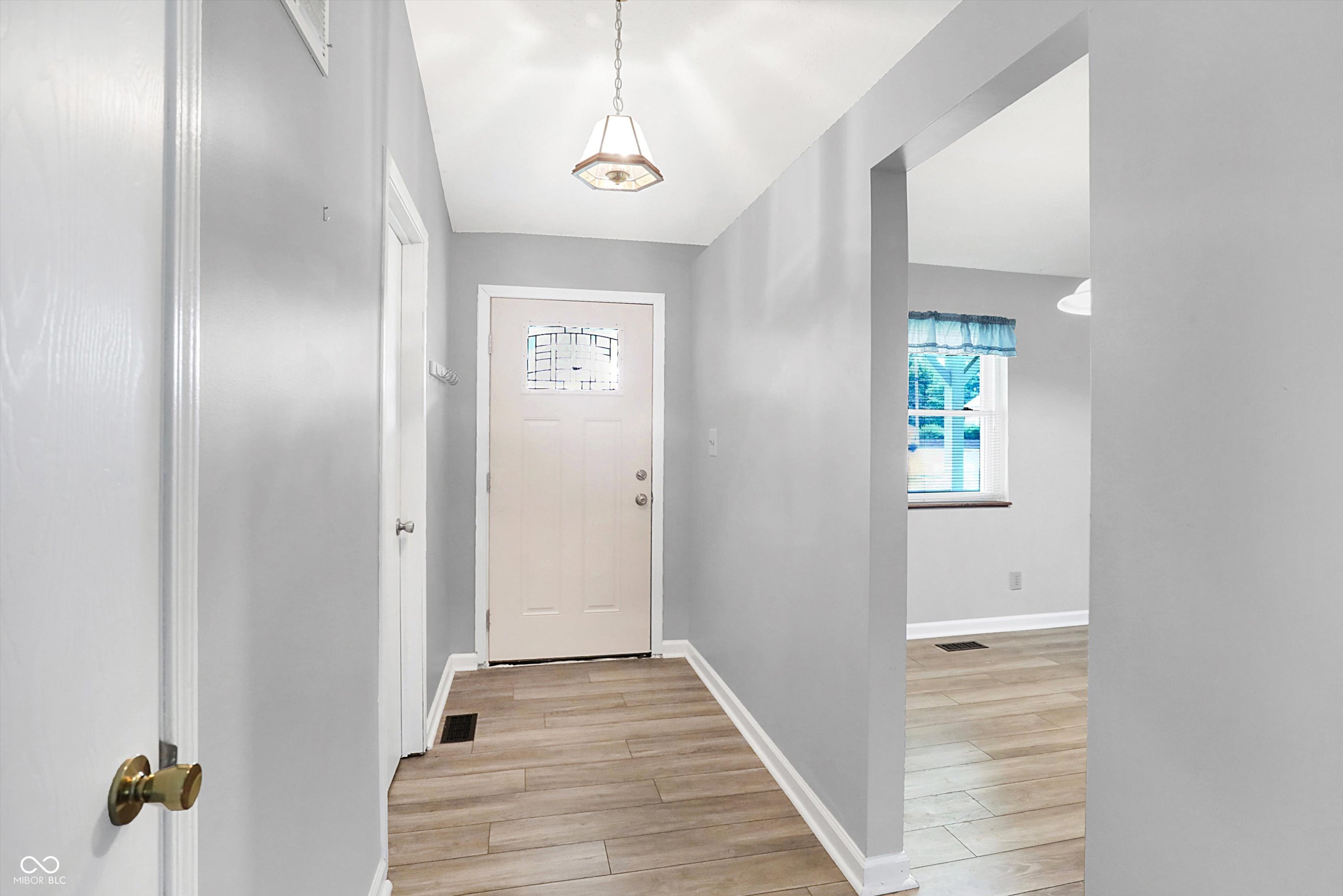 8202 Castle Farms Road Indianapolis, IN 46256 - Photo 5 of 39 Gallery Image 5