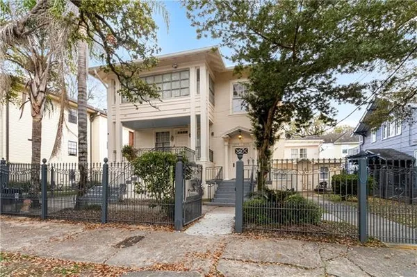 $1,650 | 2221 Napoleon Avenue, New Orleans, LA 70115