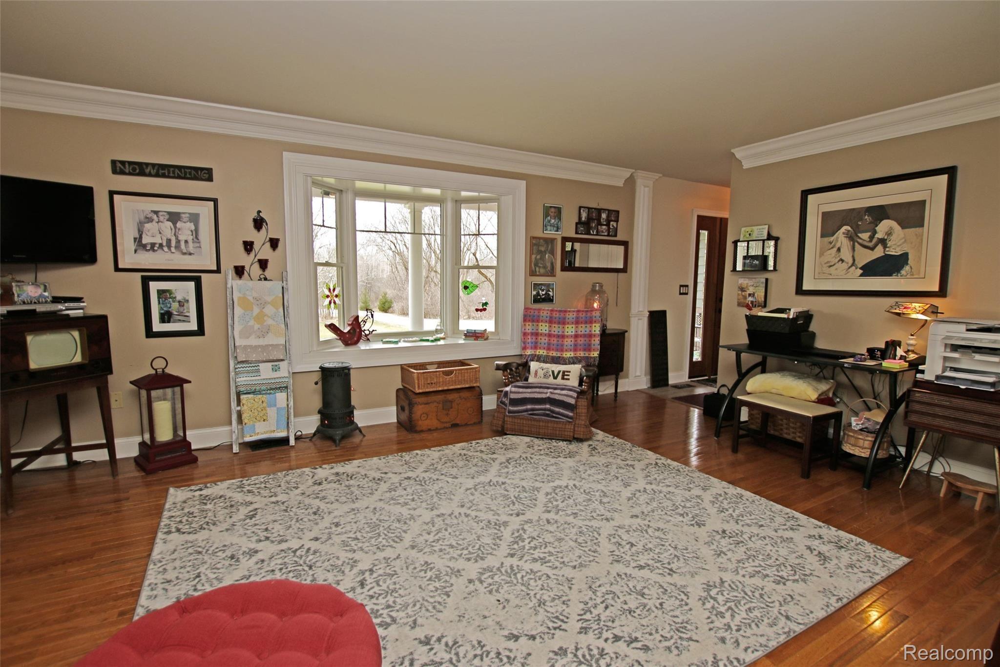 7037 Dutch Road Goodrich, MI 48438 - Photo 10 of 93 10) Living Room.jpg