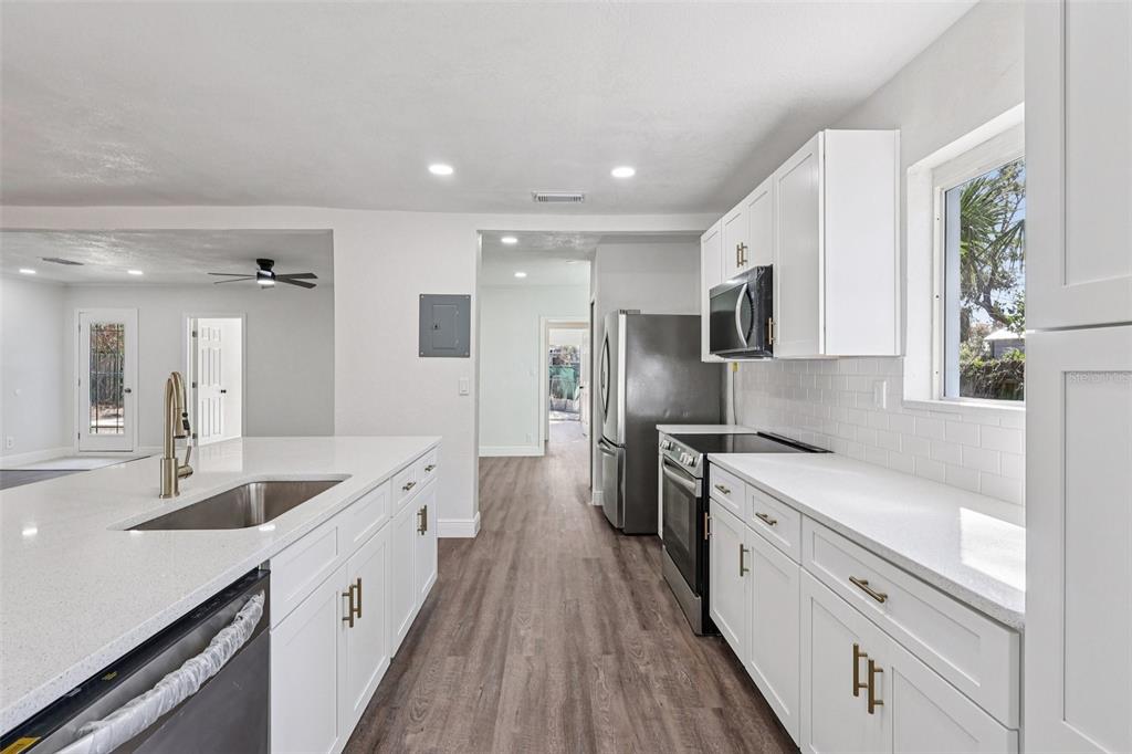 6709 Hill Top Road Orlando, FL 32810 - Photo 3 of 41