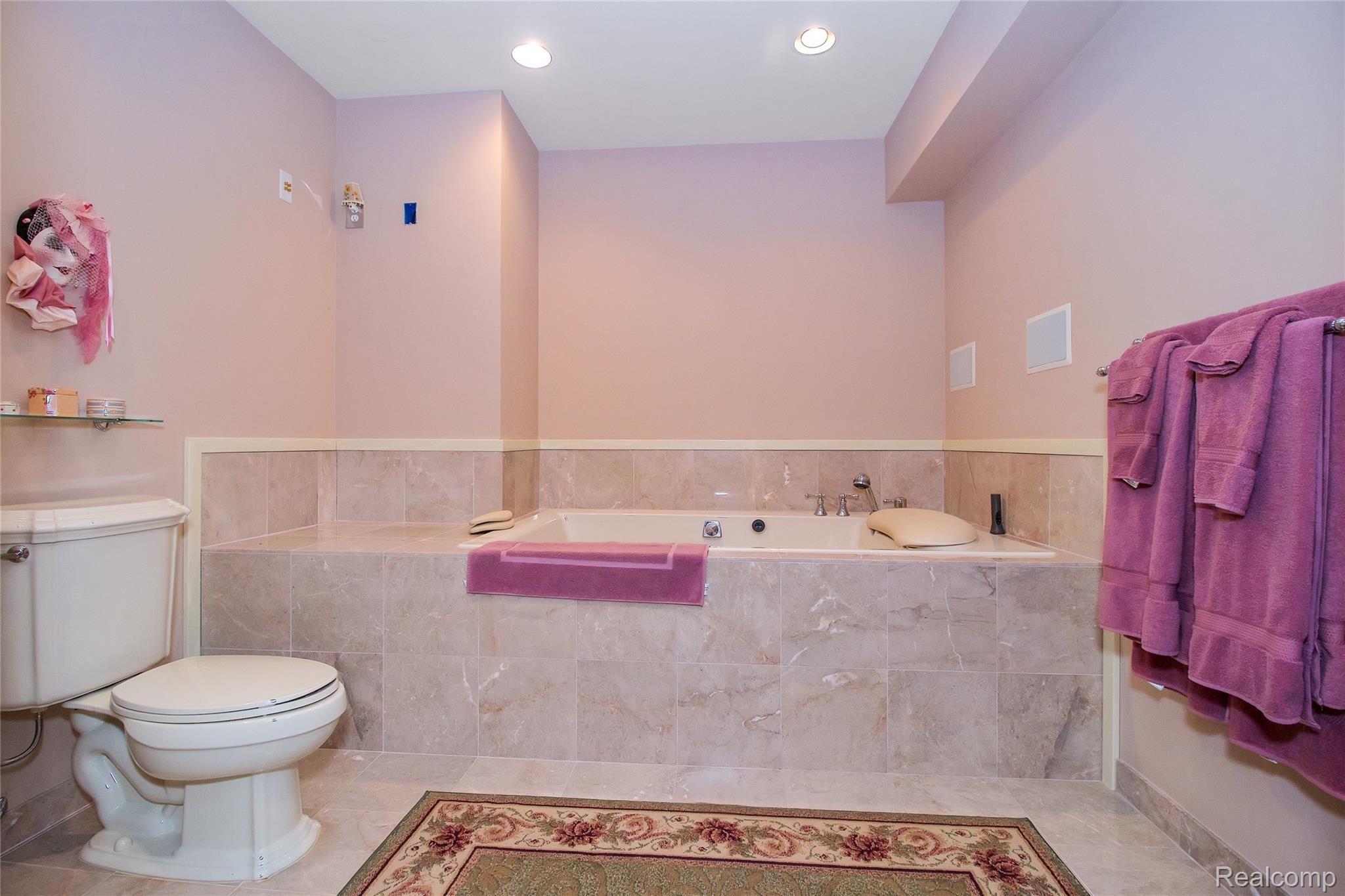 2552 Swarthout Road Pinckney, MI 48169 - Photo 22 of 50 200 gallon jetted tub