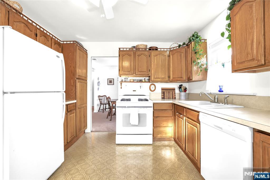 298 Boulevard Pompton Plains, NJ 07444 - Photo 12 of 36