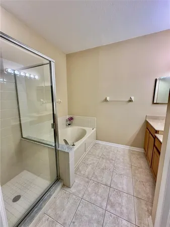 $2,400 | 10222 Devonshire Lake Drive, Tampa, FL 33647