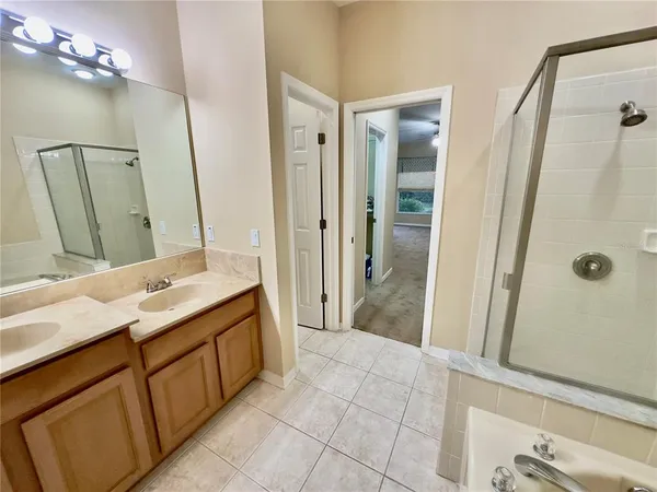 $2,400 | 10222 Devonshire Lake Drive, Tampa, FL 33647