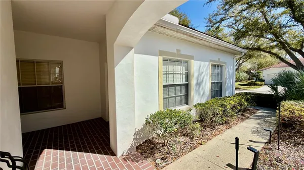 $2,400 | 10222 Devonshire Lake Drive, Tampa, FL 33647