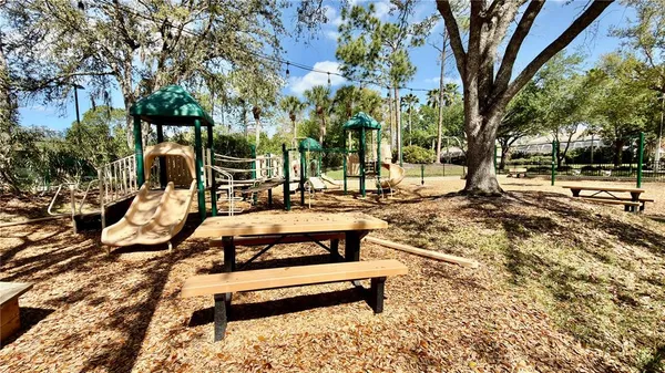 $2,400 | 10222 Devonshire Lake Drive, Tampa, FL 33647