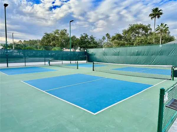 $2,400 | 10222 Devonshire Lake Drive, Tampa, FL 33647