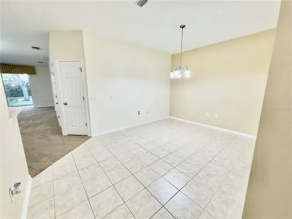 $2,400 | 10222 Devonshire Lake Drive, Tampa, FL 33647