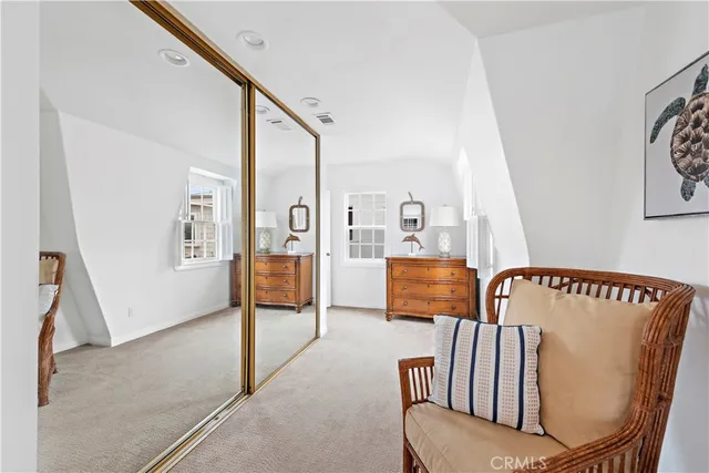 a view of an entryway with workspace