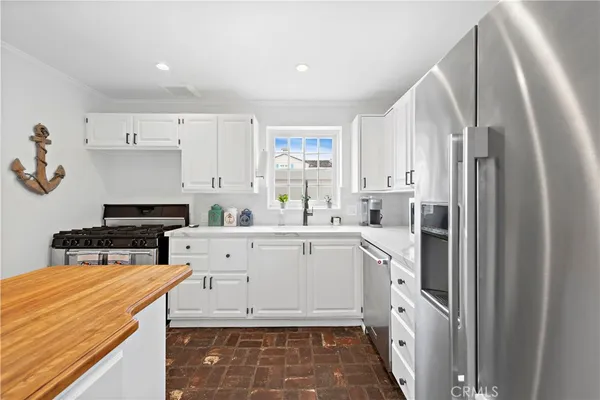 $9,000 | 224 Amethyst Avenue, Newport Beach, CA 92662