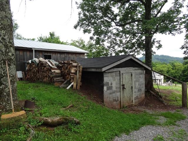 1041 Esquire Cemetery Road Hinton, WV 25951 - Photo 23 of 40 Gallery Image 23