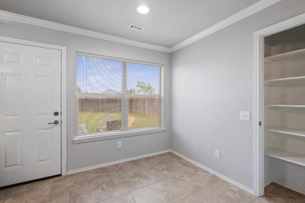 7204 Outfitter Drive Austin, TX 78744 - Photo 11 of 33