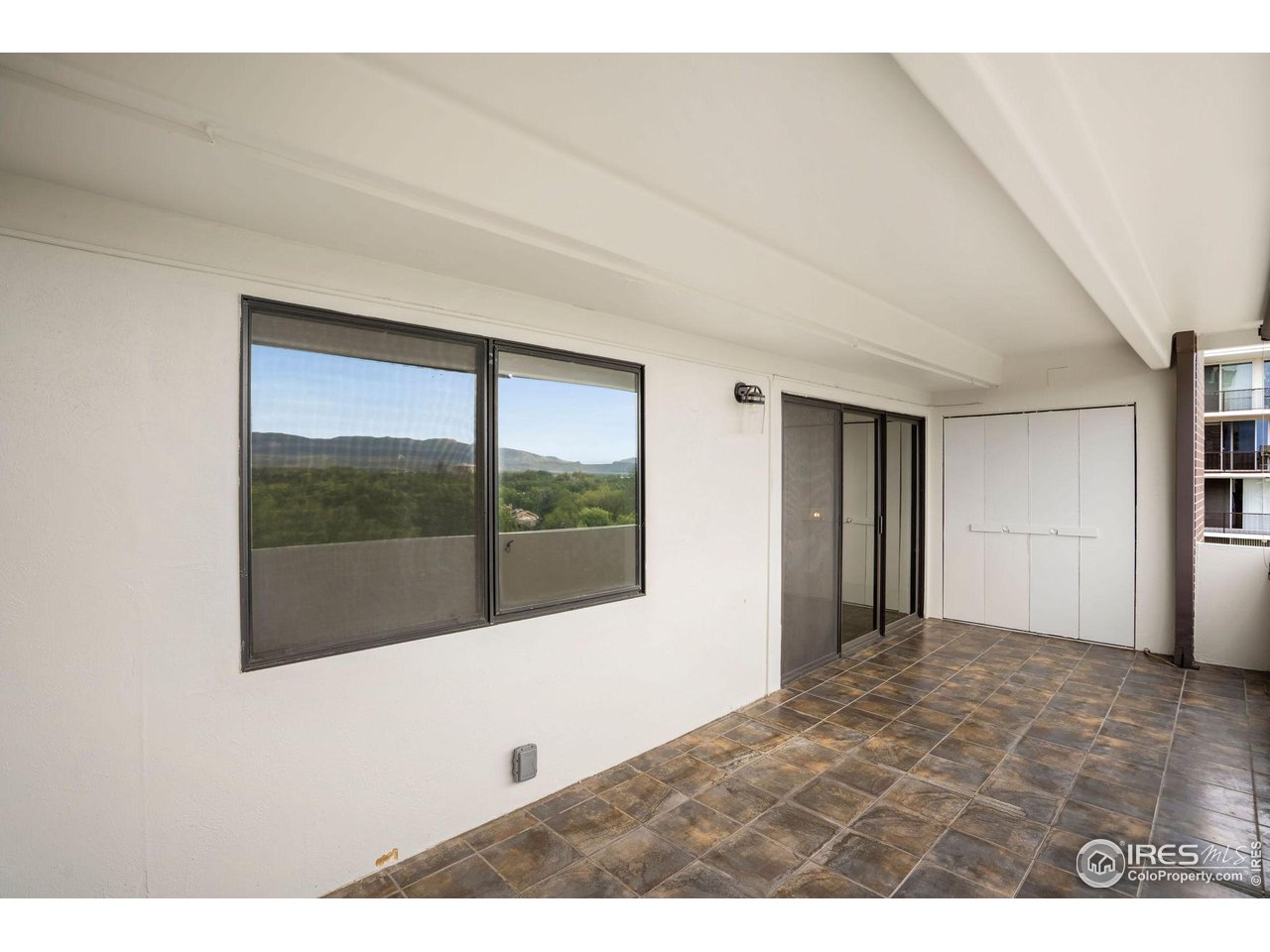 415 South Howes Street, Unit 910 Fort Collins, CO 80521 - Photo 21 of 28 a view of an empty room with a window