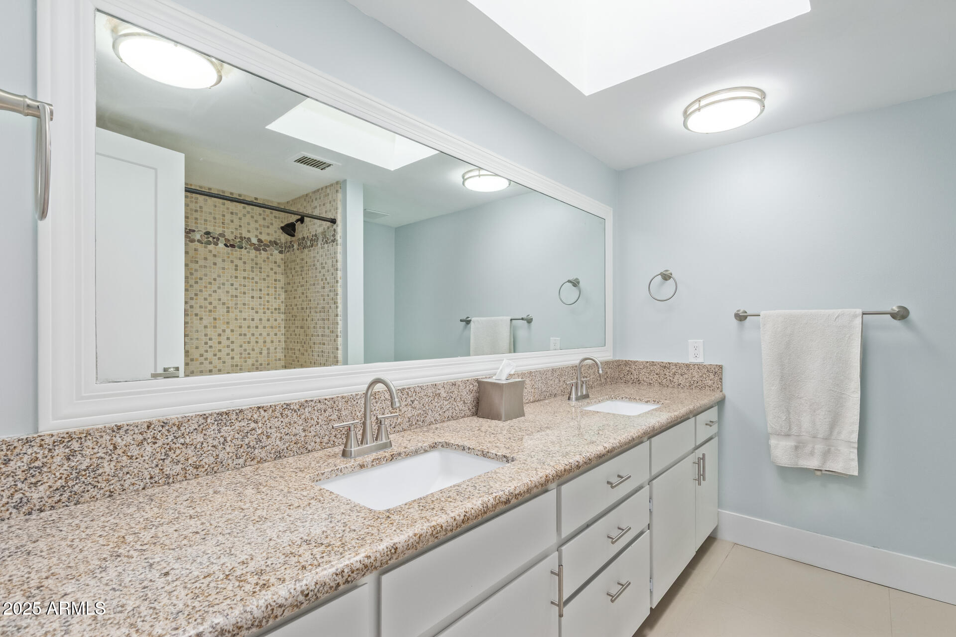 2542 East Cochise Road Phoenix, AZ 85028 - Photo 23 of 23 bathroom3
