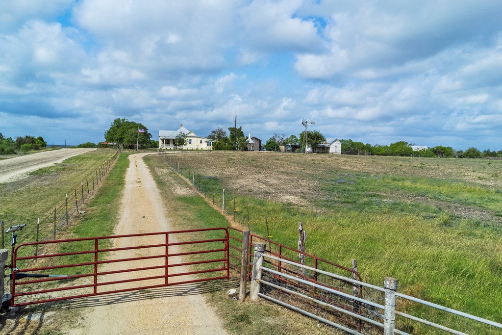 4515 Stapper Road St. Hedwig, TX 78152 - Photo 4 of 66