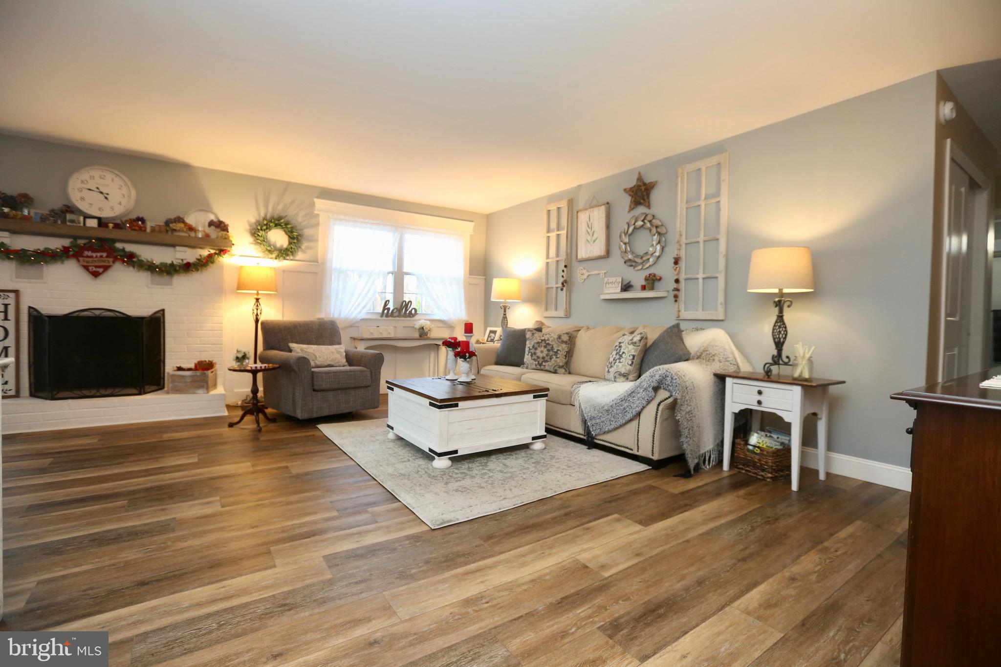 33 Pembrook Road Turnersville, NJ 08012 - Photo 7 of 43 a living room with furniture