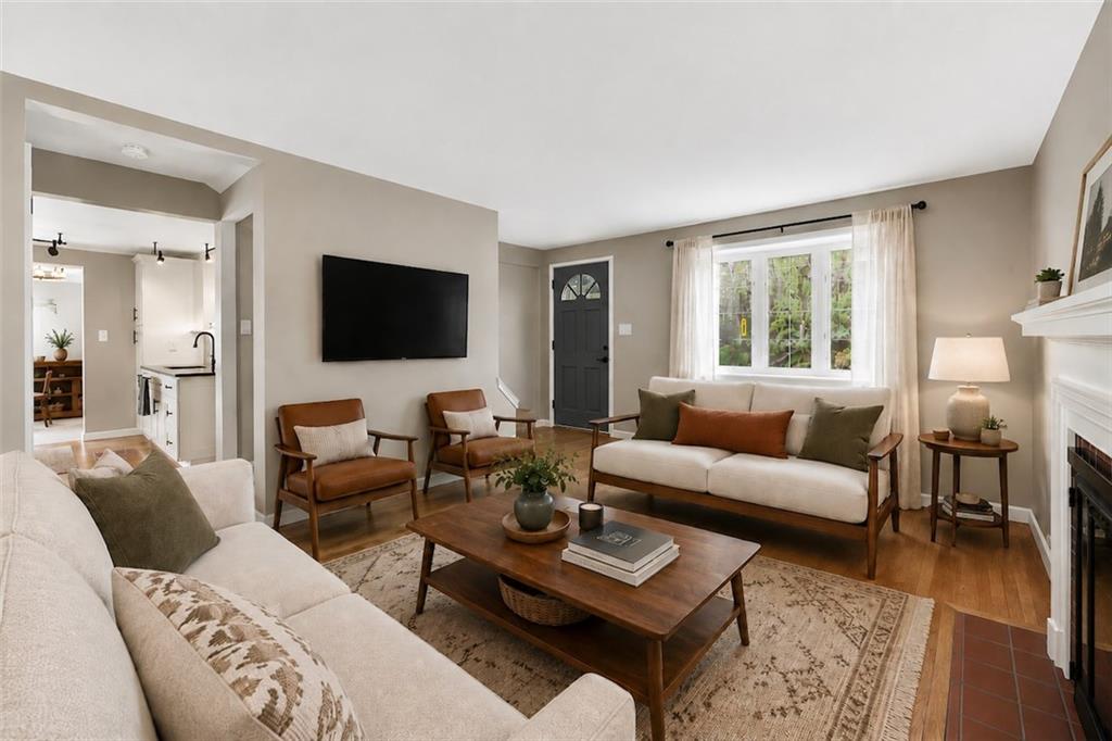 7177 Shannon Road Verona, PA 15147 - Photo 13 of 49 STAGED Living room (19x14)
