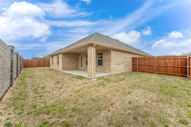 $2,400 | 1900 Sandy Knoll Drive, Kaufman, TX 75142