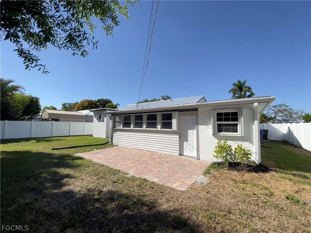 1562 Ransom Street Fort Myers, FL 33901 - Photo 2 of 36