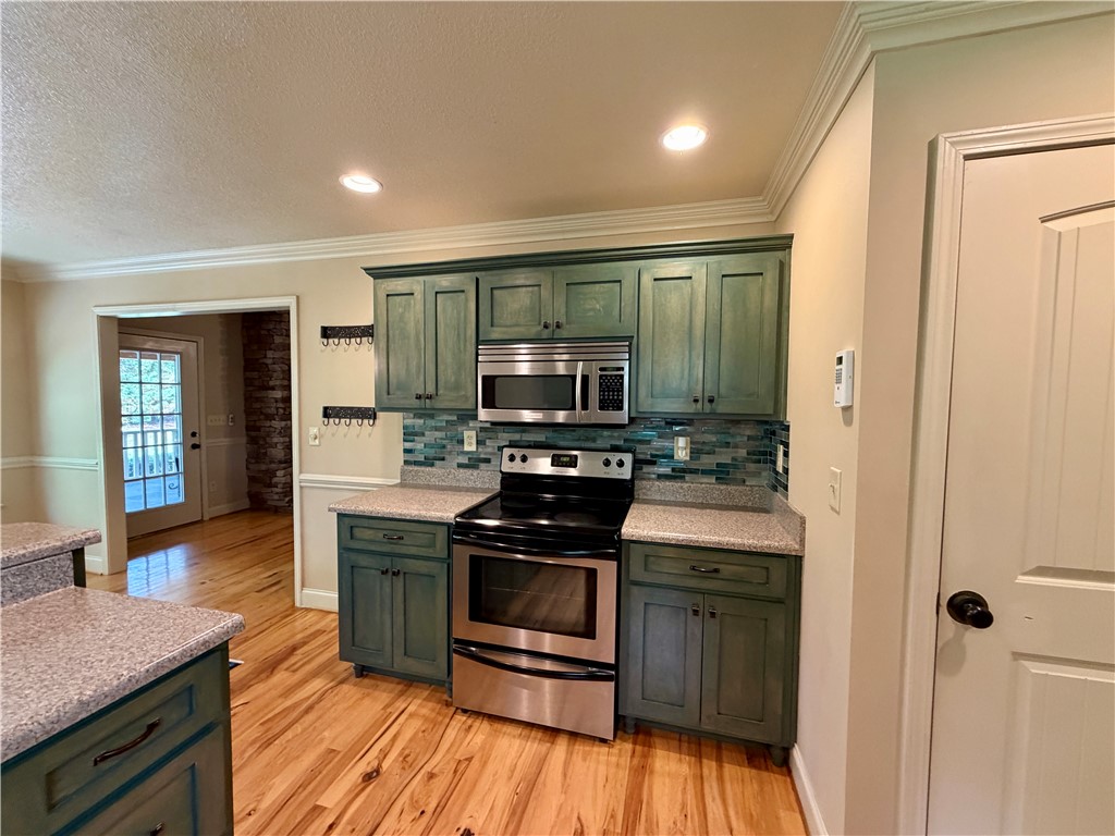 232 Hunters Trail Walhalla, SC 29691 - Photo 14 of 38 This spacious kitchen offers a seamless flow into adjacent living areas, perfect for entertaining.