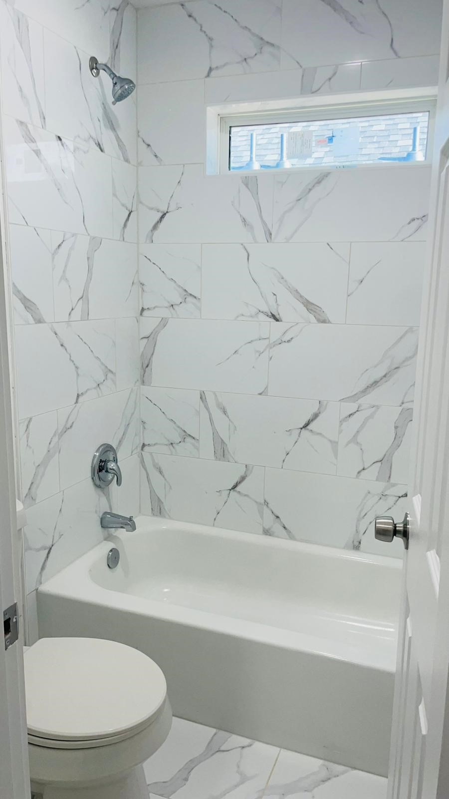 8414 Sandra Street, Unit A Houston, TX 77016 - Photo 13 of 14 a bathroom with a bathtub and a toilet