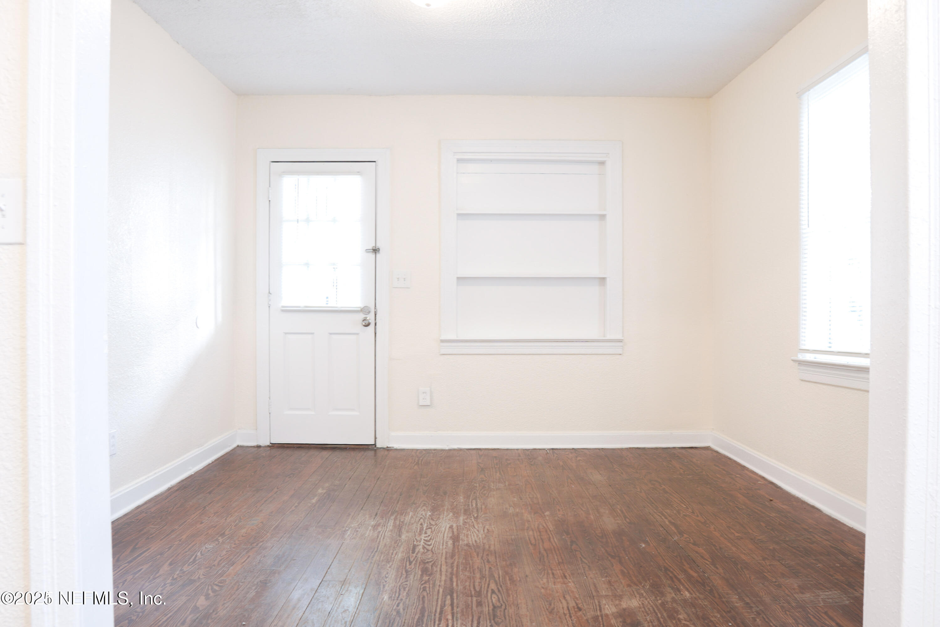 1473 State Street West Jacksonville, FL 32209 - Photo 8 of 12 an empty room with a empty space and window