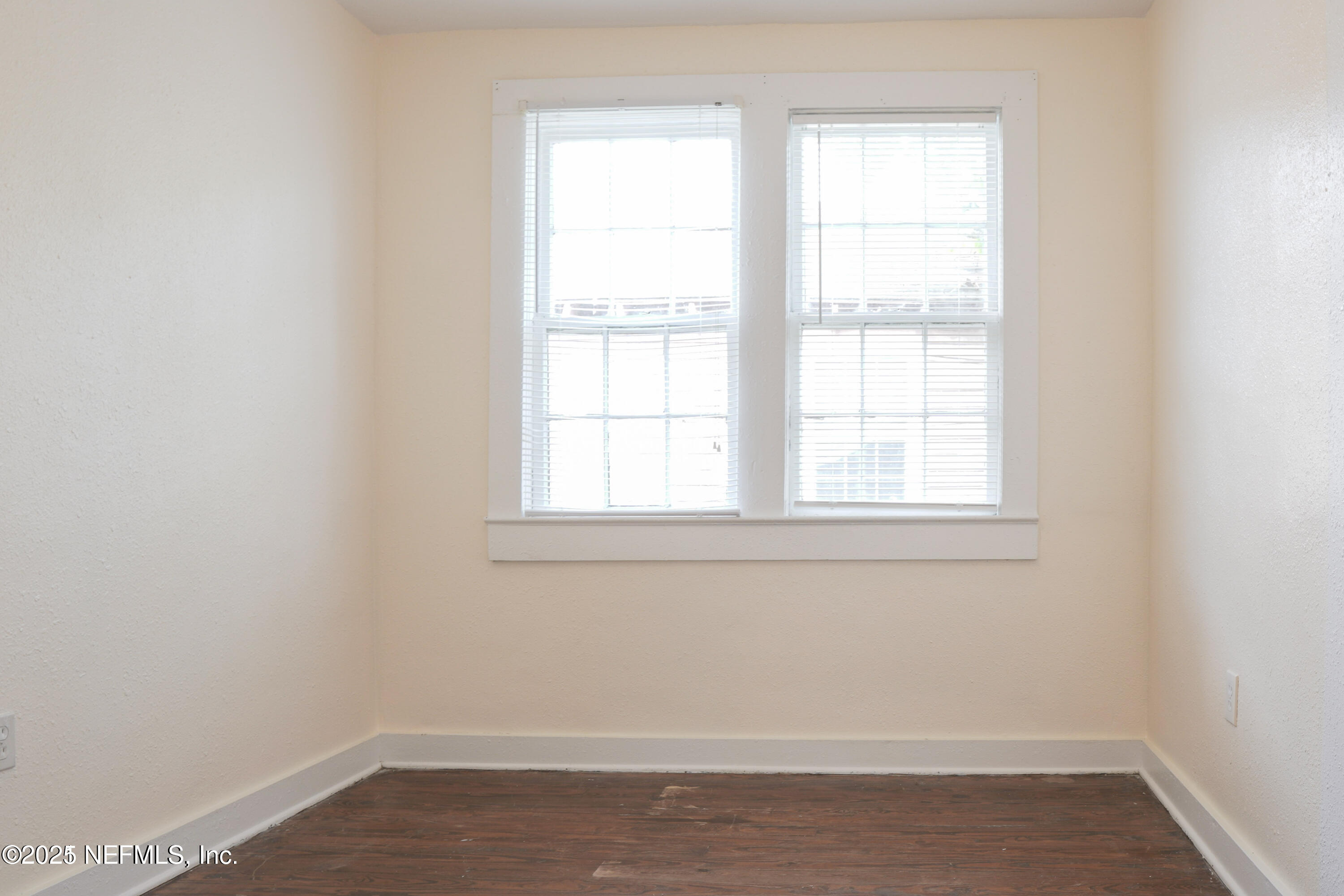 1473 State Street West Jacksonville, FL 32209 - Photo 9 of 12 an empty room with a window
