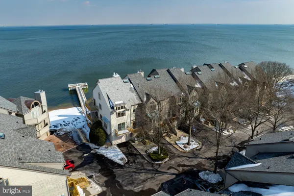 a view of a hallway with closet