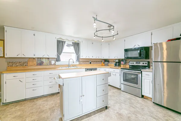 $274,500 | 1105 Madison Street, Little Chute, WI 54140