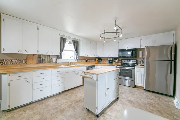 $274,500 | 1105 Madison Street, Little Chute, WI 54140