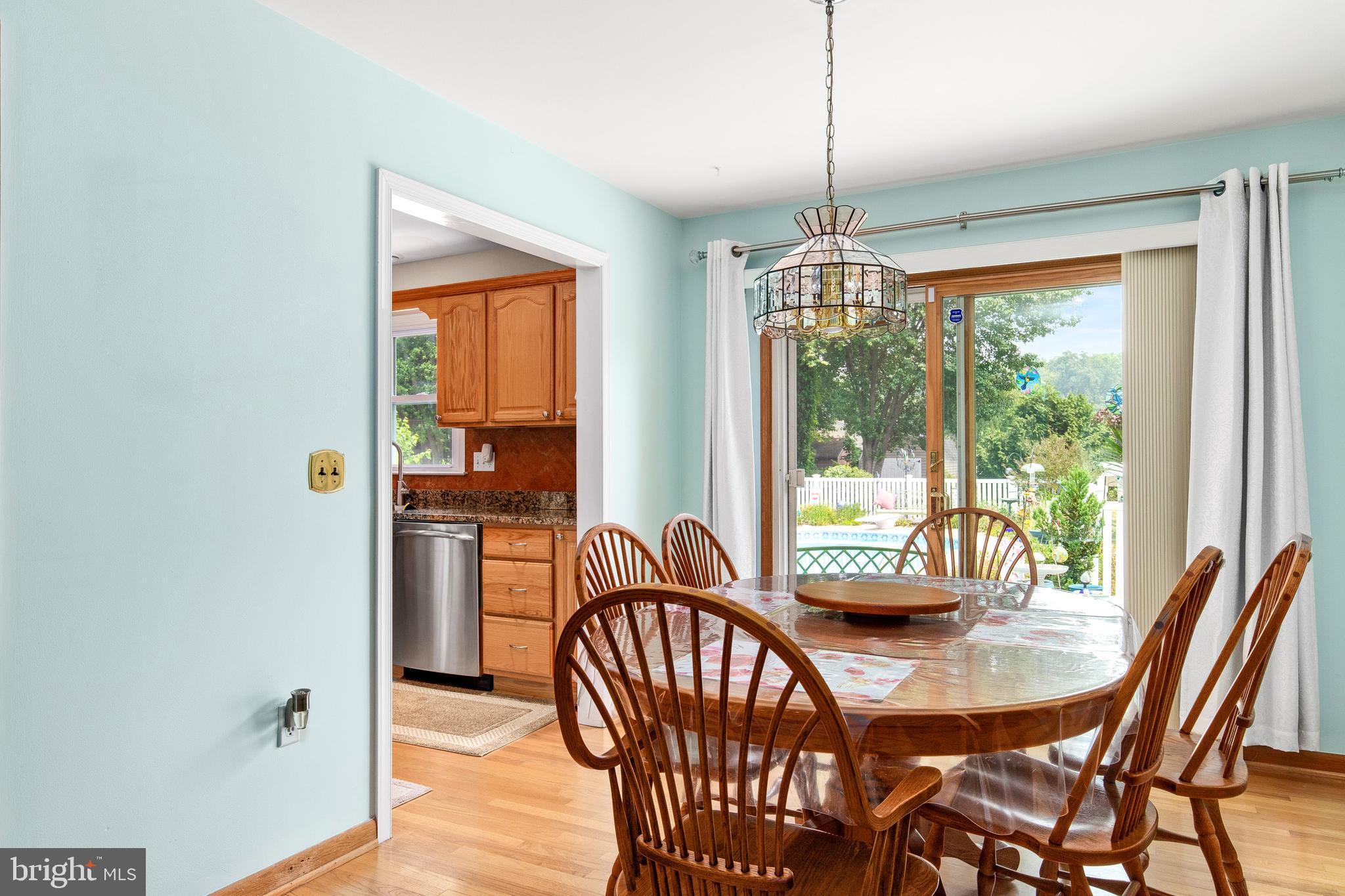 219 Oak Drive Pasadena, MD 21122 - Photo 11 of 43 Dining area