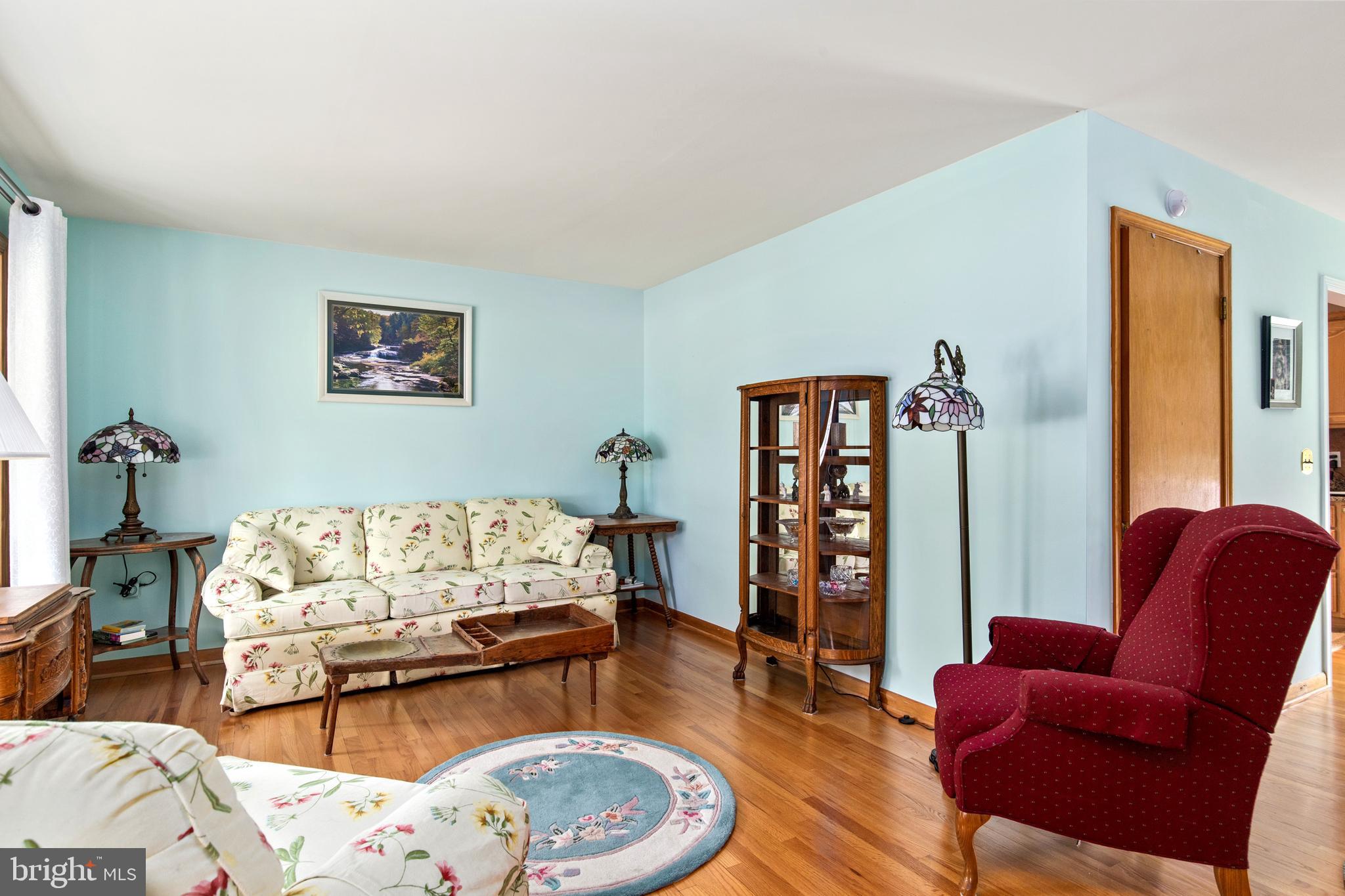 219 Oak Drive Pasadena, MD 21122 - Photo 13 of 43 Living room