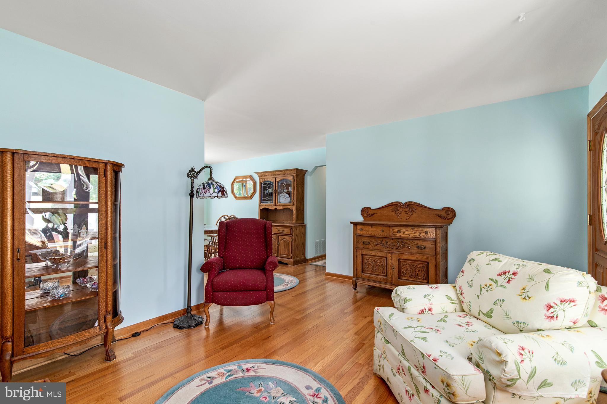 219 Oak Drive Pasadena, MD 21122 - Photo 14 of 43 Living room