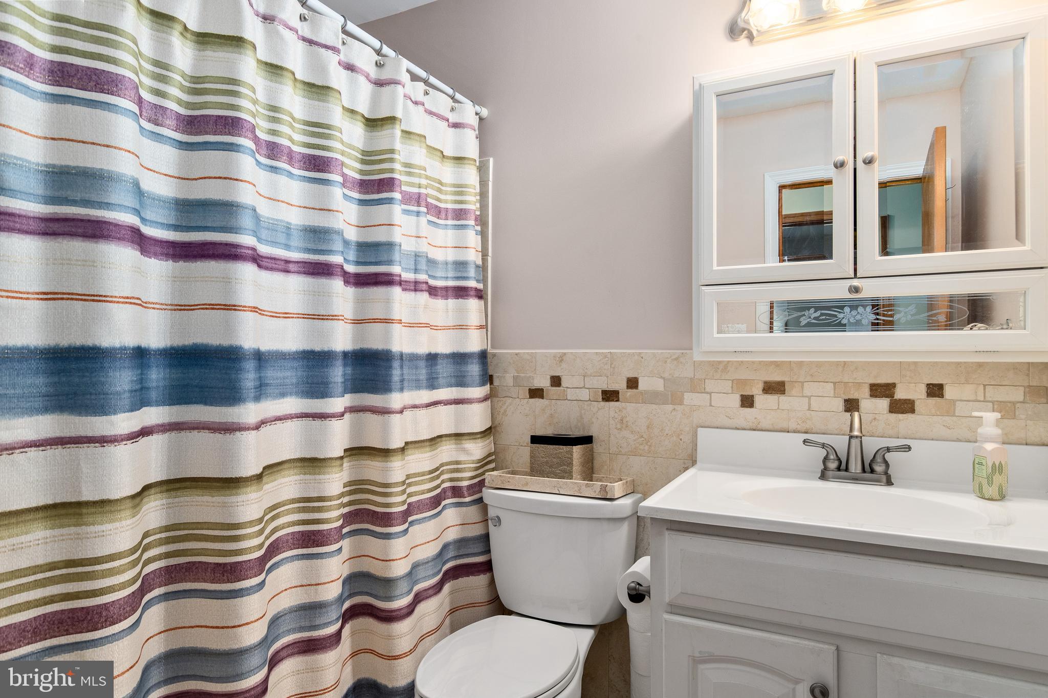 219 Oak Drive Pasadena, MD 21122 - Photo 22 of 43 Guest bath