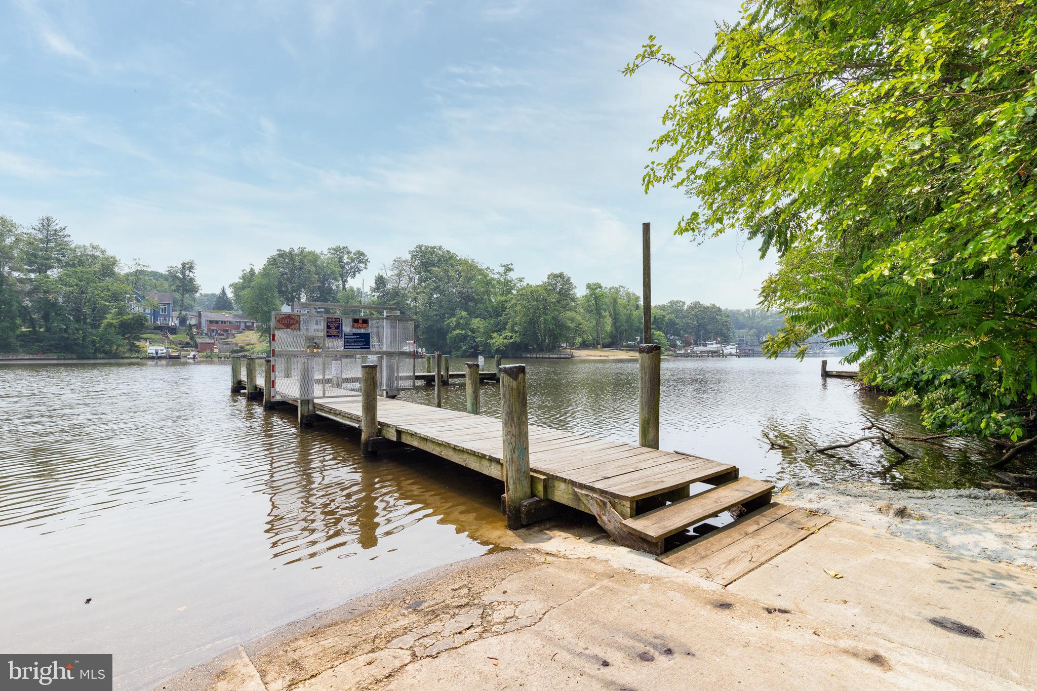 219 Oak Drive Pasadena, MD 21122 - Photo 35 of 43 Community area