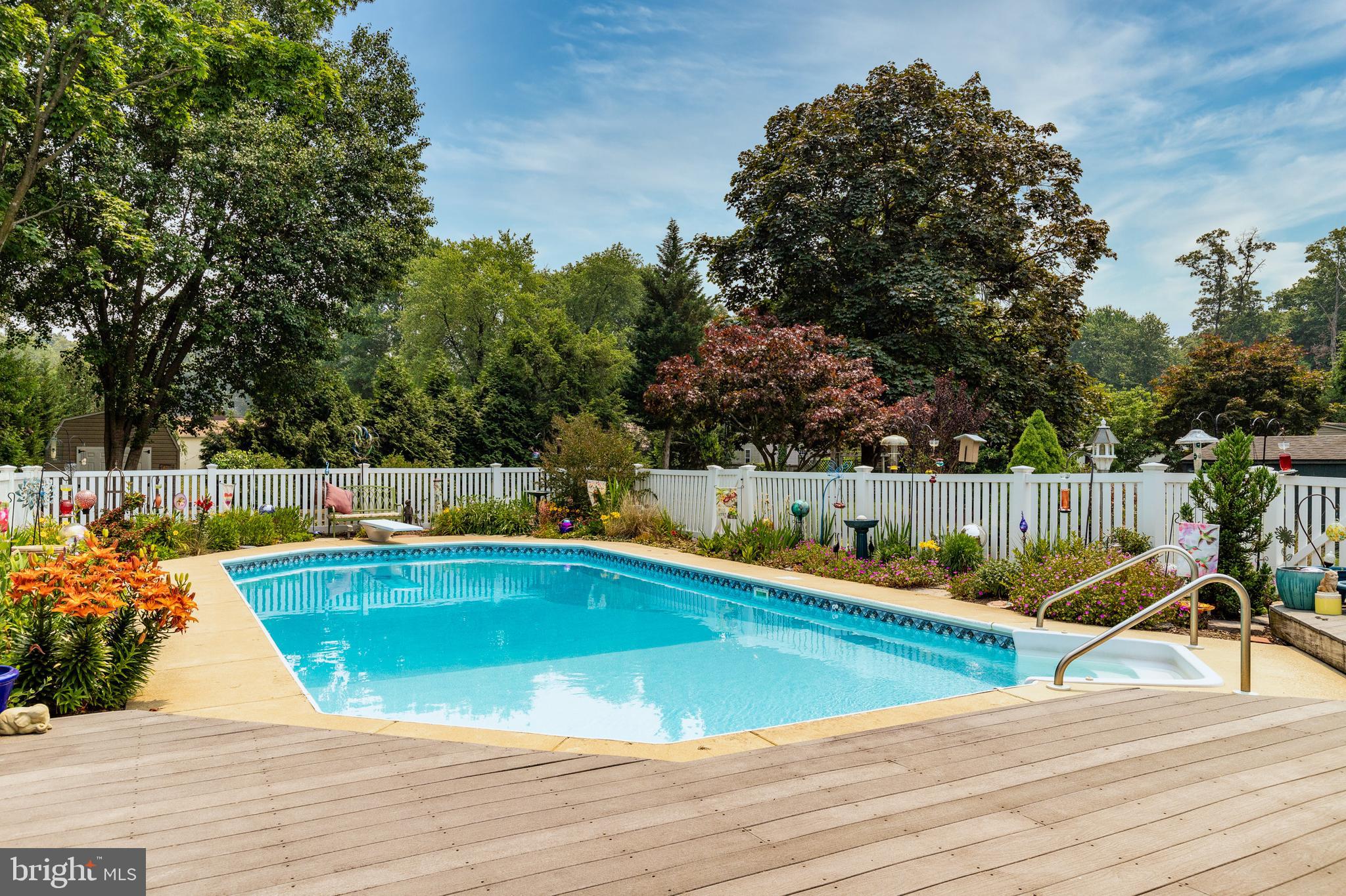 219 Oak Drive Pasadena, MD 21122 - Photo 4 of 43