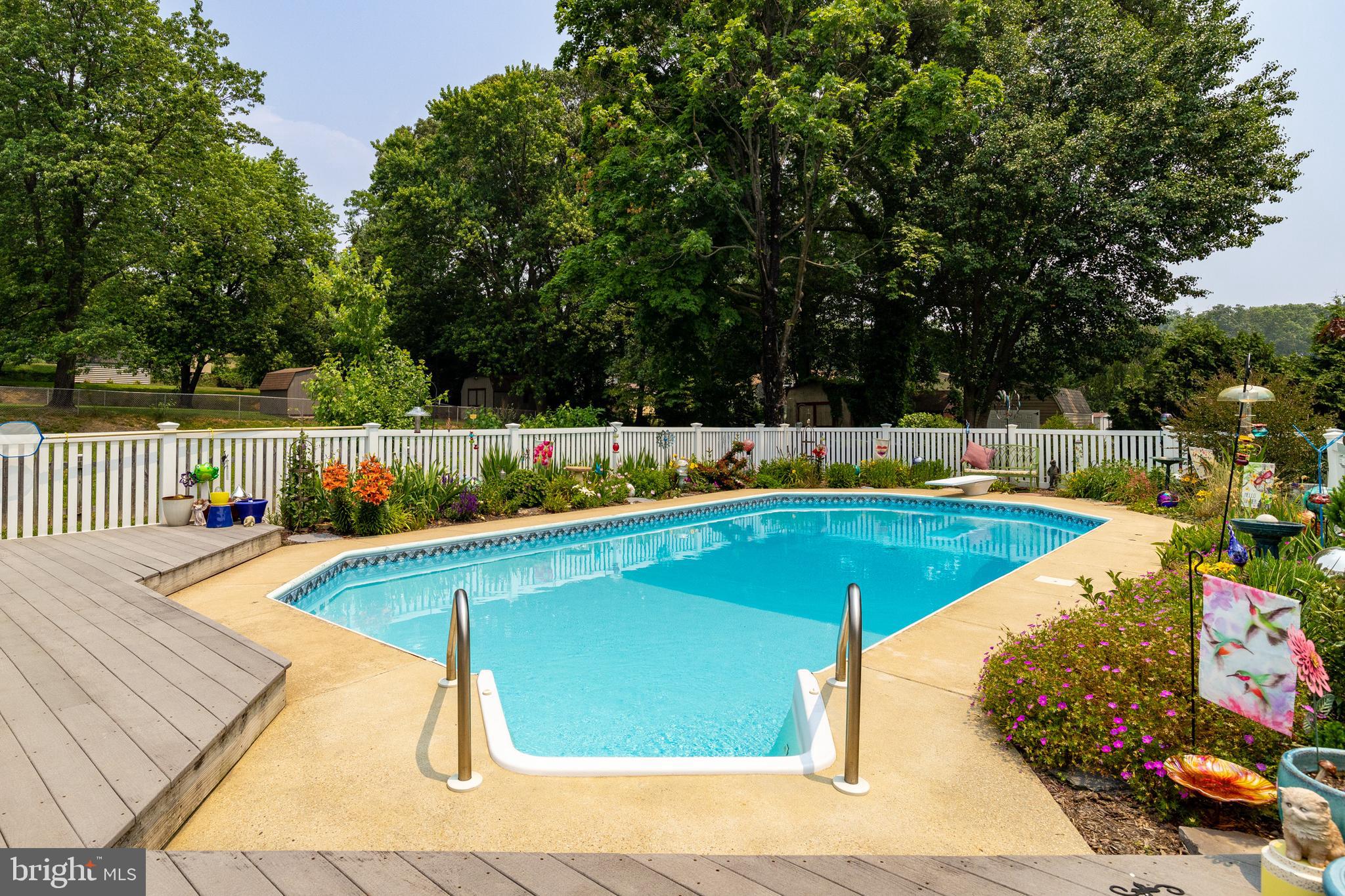 219 Oak Drive Pasadena, MD 21122 - Photo 5 of 43