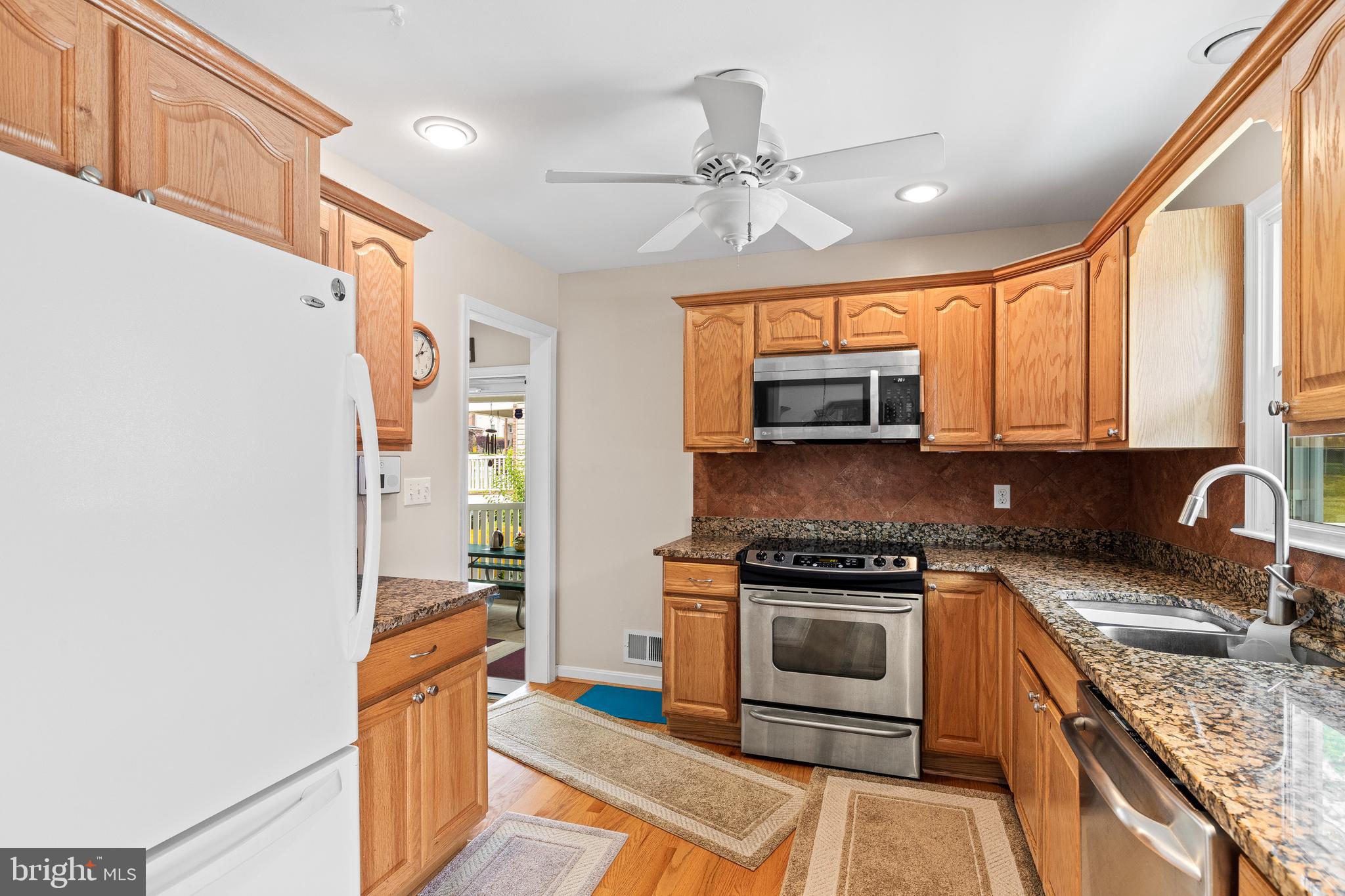 219 Oak Drive Pasadena, MD 21122 - Photo 6 of 43 Kitchen