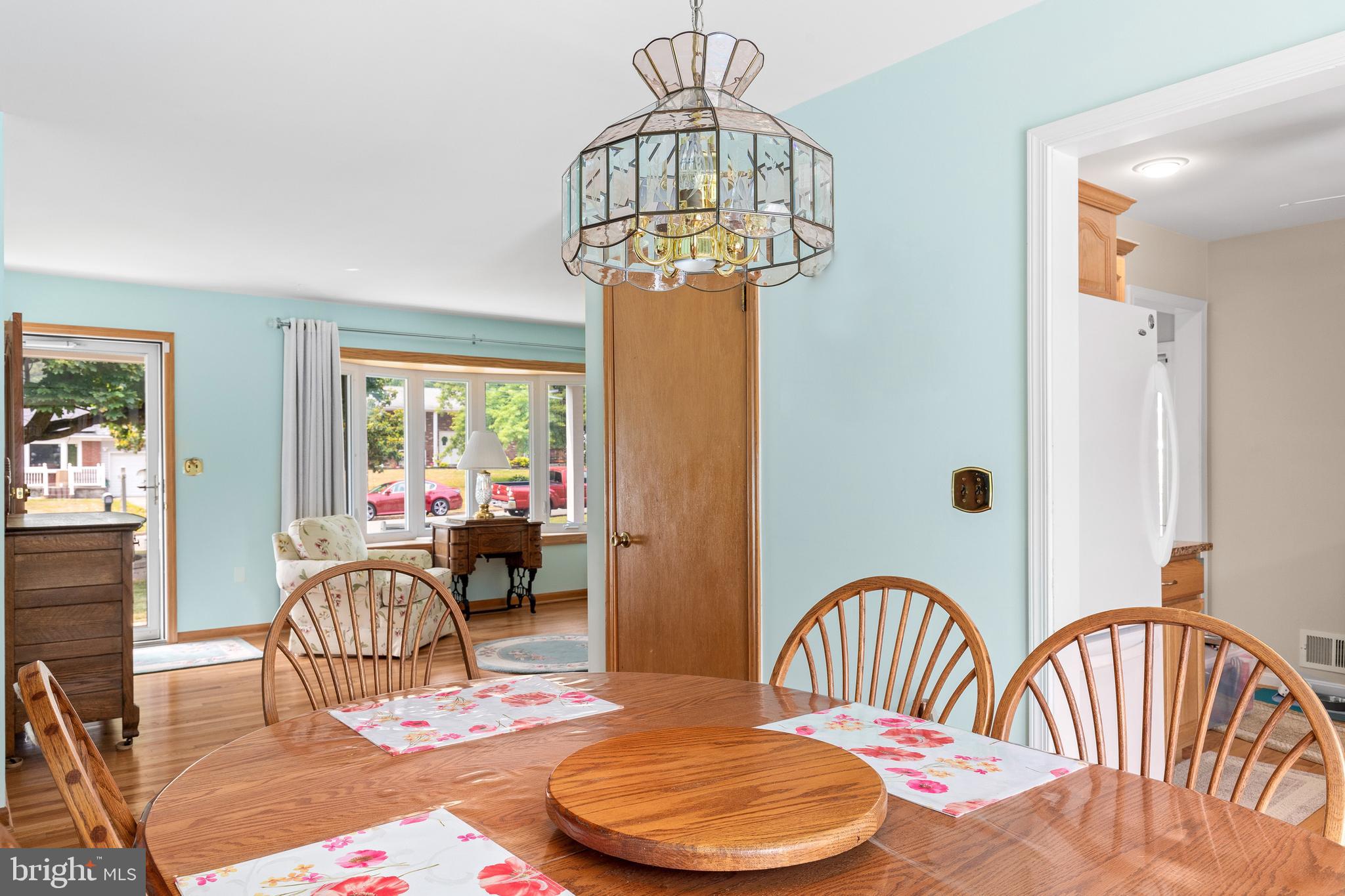 219 Oak Drive Pasadena, MD 21122 - Photo 10 of 43 Dining area