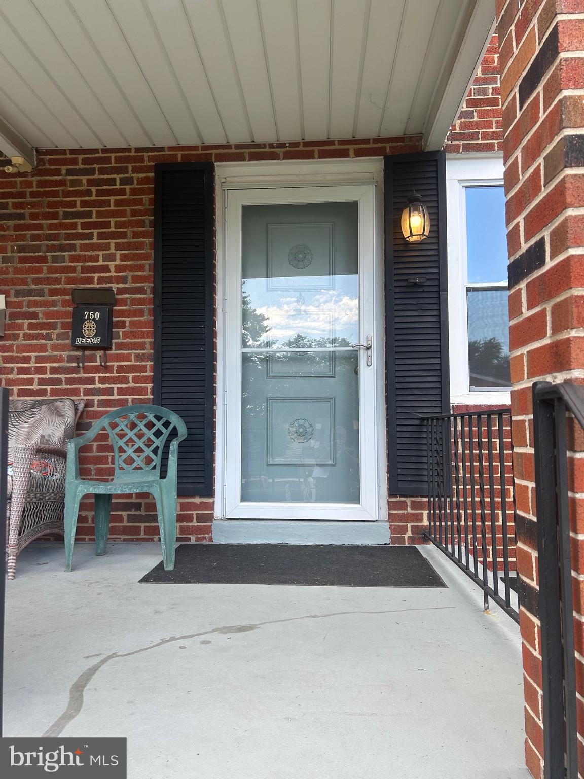 750 Fulbrook Road Dundalk, MD 21222 - Photo 4 of 26 750 Fulbrook 21222 Front Door