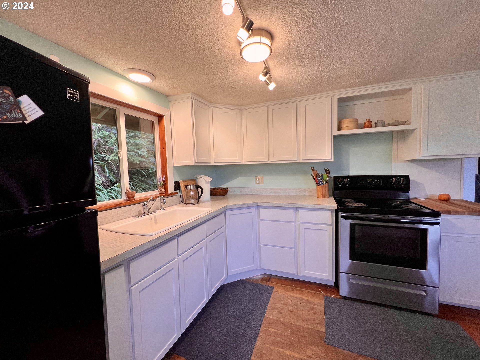 64056 Seven Devils Road Coos Bay, OR 97420 - Photo 10 of 31 Kitchen