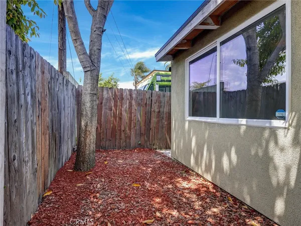 $649,950 | 1204 East Smith Place, Long Beach, CA 90806