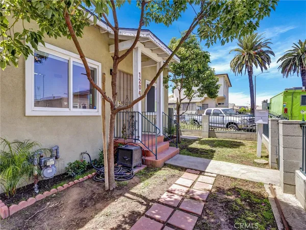 $649,950 | 1204 East Smith Place, Long Beach, CA 90806