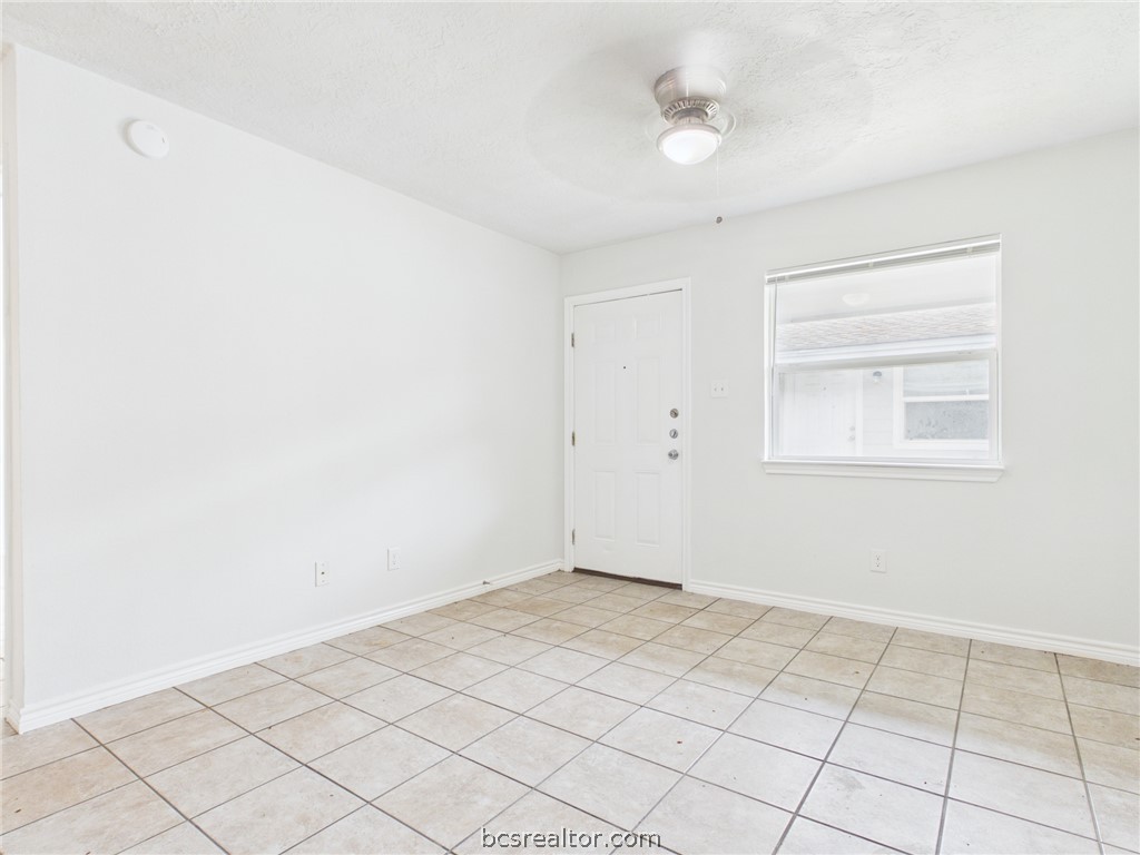 1902 Finfeather Road, Unit B Bryan, TX 77801 - Photo 4 of 15 Gallery Image 4