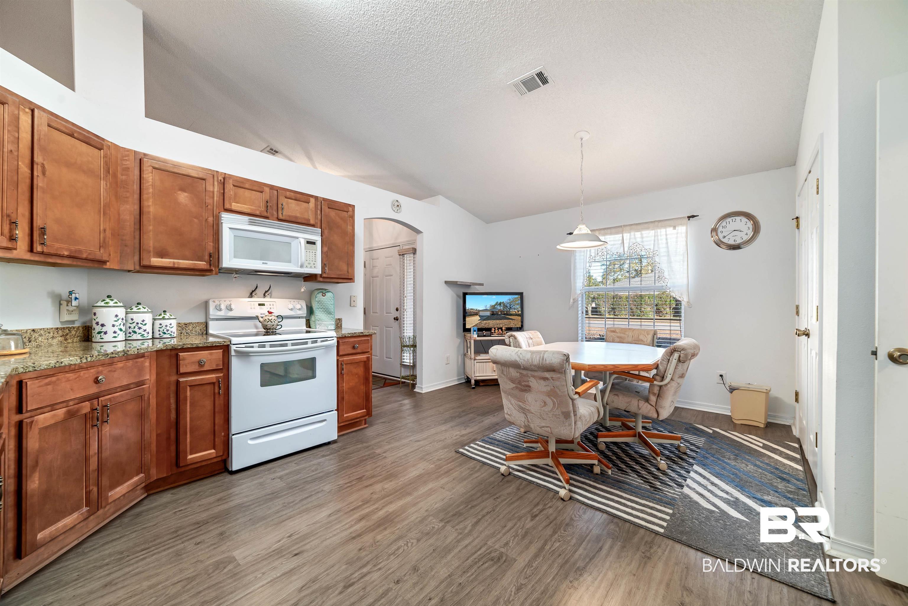 1 Bay Circle Foley, AL 36535 - Photo 6 of 28 Kitchen